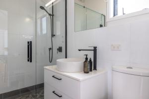 Koupelna v ubytování Palm Beach Seaviews With A Touch Of Luxury Awaits