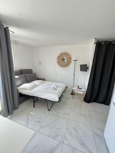 Posteľ alebo postele v izbe v ubytovaní Résidence Graziella Studio 403