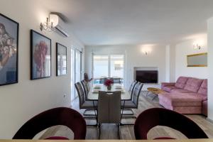 Khu vực ghế ngồi tại Villa Hana