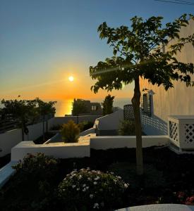 Alba o tramonto visti dall'interno dell'hotel o dai dintorni