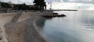 Una vista de un cuerpo de agua con una playa. en Casa Vacanze Deianira, en Santa Flavia 22 fotos más