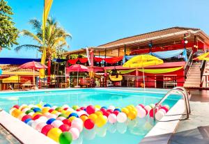 a pool with a bunch of balls in it at Hôtel Sofia Bellevue in Antsohihy