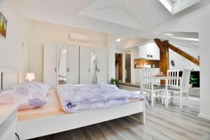 Posteľ alebo postele v izbe v ubytovaní Apartmány Děčín