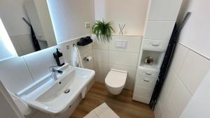 Bilik mandi di Das Loft - Sauna - 4 Schlafzimmer - 2 Bäder - Stadtmitte - 2 Parkplätze +25 gambar