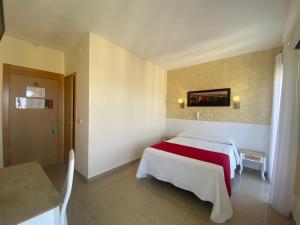 Postel nebo postele na pokoji v ubytování Hostal Sonia Granada