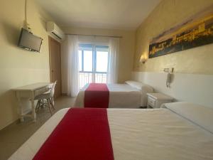 Postel nebo postele na pokoji v ubytování Hostal Sonia Granada