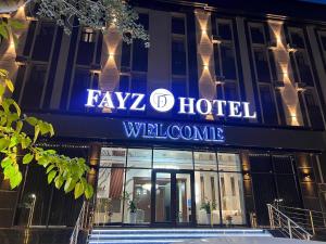 een hotelbord op de voorgevel van een gebouw bij Fayz Hotel in Nukus