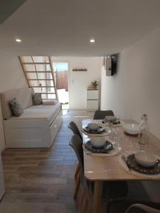 a living room with a table and a couch at Le Studio de L'Ayguade - Plage à 100 m in Hyères