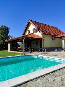Hồ bơi trong/gần SPA HOLIDAY HOUSE REŽEK - Lovinac