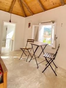 Fotografie z fotogalerie ubytování Stylish Vathy Studio with Sea View v destinaci Ithaka