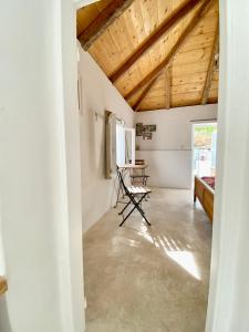 Gambar di galeri bagi Stylish Vathy Studio with Sea View di Vathi