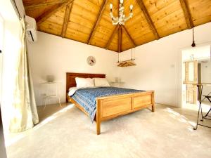 Katil atau katil-katil dalam bilik di Stylish Vathy Studio with Sea View