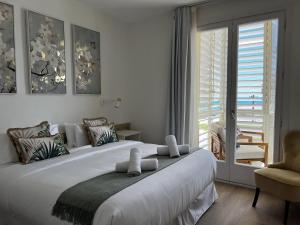 Postel nebo postele na pokoji v ubytování Sitges Spaces Seaside Paradise