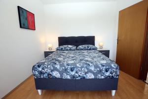 Postel nebo postele na pokoji v ubytování Apartmani Ivan Pula