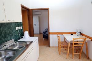 Kuchyň nebo kuchyňský kout v ubytování Apartmani Ivan Pula