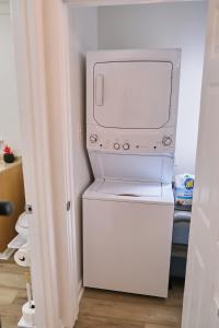 a white washer and dryer in a room at Cozy Studio - Walk to the Beach! in Jacksonville Beach