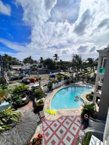 Kolam renang di atau dekat dengan Abrico Seaview Apartment