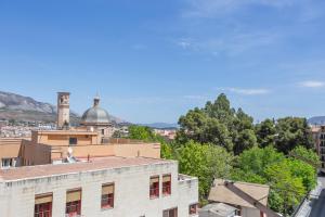 Vintage & Modern Old Town Alcoy في الكوي: منظر للمدينة من سطح مبنى
