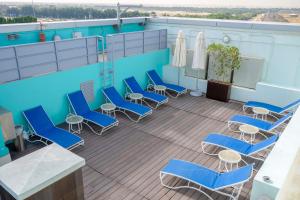 Bazén v ubytování Premier Inn Abu Dhabi Airport Business Park nebo v jeho okolí