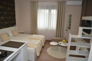 Postel nebo postele na pokoji v ubytování Apartmani Tomić
