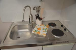 Kuchyň nebo kuchyňský kout v ubytování Apartmani Tomić