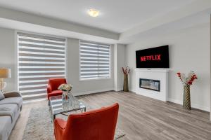 Φωτογραφία από το άλμπουμ του Luxury Newly Build 4BR House in Oakville σε Όκβιλ