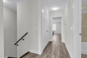 Φωτογραφία από το άλμπουμ του Luxury Newly Build 4BR House in Oakville σε Όκβιλ