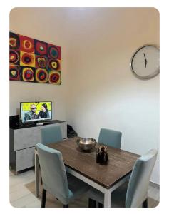 A television and/or entertainment centre at Les Artes