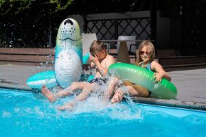 Bazén v ubytování Lielupe Hotel SPA & Conferences by Semarah nebo v jeho okolí