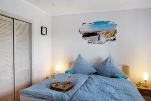 a bedroom with a blue bed with a tray on it at Entenhaus in Hilgendorf