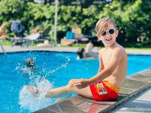 Bazén v ubytování Lielupe Hotel SPA & Conferences by Semarah nebo v jeho okolí