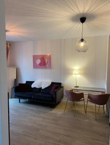 a living room with a couch and a table and chairs at Idylle am Berliner Stadtrand in Schönefeld