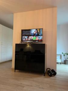 a living room with a flat screen tv on a wall at Idylle am Berliner Stadtrand in Schönefeld