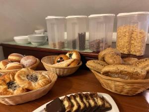 Makanan di atau berdekatan hotel