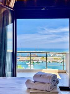 A bed or beds in a room at Porto Del Sol Hotel