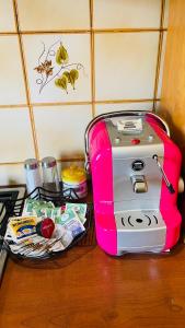 a pink toaster sitting on top of a counter at Casa Amore a Bergamo in Bergamo