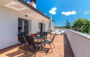 Μπαλκόνι ή βεράντα στο Lovely Home In Labin With Wifi +44 φωτογραφίες