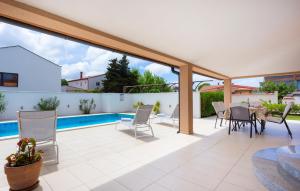 Bazén v ubytování Holiday Home Fazana 23 nebo v jeho okolí + 36 fotografií