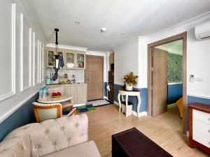 Η κουζίνα ή μικρή κουζίνα στο Seven Seas Cote d'Azur D306 - 1 bedroom Cozy apartments in a premium Condo near the sea