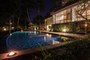 Piscina a Labak River Hotel by EPS o a prop