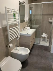 a bathroom with a toilet and a sink and a shower at Boutique Hotel Nuovo Cason in Cavallino-Treporti