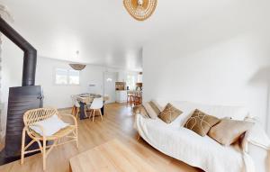 Χώρος καθιστικού στο Beautiful Home In Prayssas
