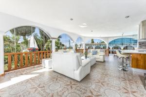 Fotografia z galérie ubytovania Casa Dahlgården Pool - Jacuzzi v destinácii Benalmádena + 35 fotografií