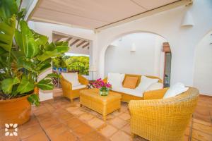 Posezení v ubytování Villa Las Salinas by Abahana Villas + 23 fotografií