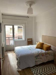 En eller flere senge i et værelse på Amplio alojamiento guerrilleros centro