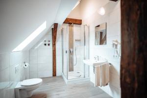 Ένα μπάνιο στο Boardinghouse Victory +62 φωτογραφίες