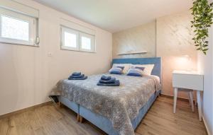 Postel nebo postele na pokoji v ubytování Nice Apartment In Zdrelac