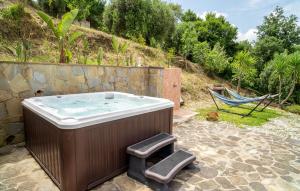 a hot tub and a hammock in a yard at Nice Home In Torchiara With Kitchen in Torchiara