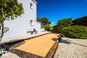 Ogród w obiekcie Villa Los Almendros by Abahana Villas