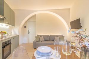 a living room with a couch and a table at Domus Viterbo Centro in Viterbo